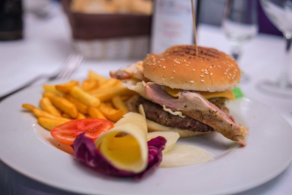 Hotel Ristorante La Perla Varallo Pombia Zewnętrze zdjęcie