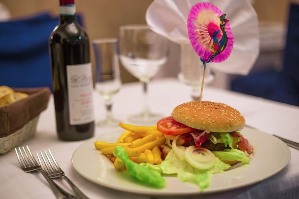 Hotel Ristorante La Perla Varallo Pombia Zewnętrze zdjęcie