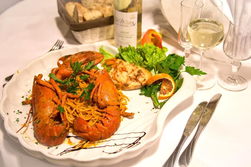 Hotel Ristorante La Perla Varallo Pombia Zewnętrze zdjęcie