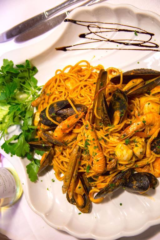 Hotel Ristorante La Perla Varallo Pombia Zewnętrze zdjęcie