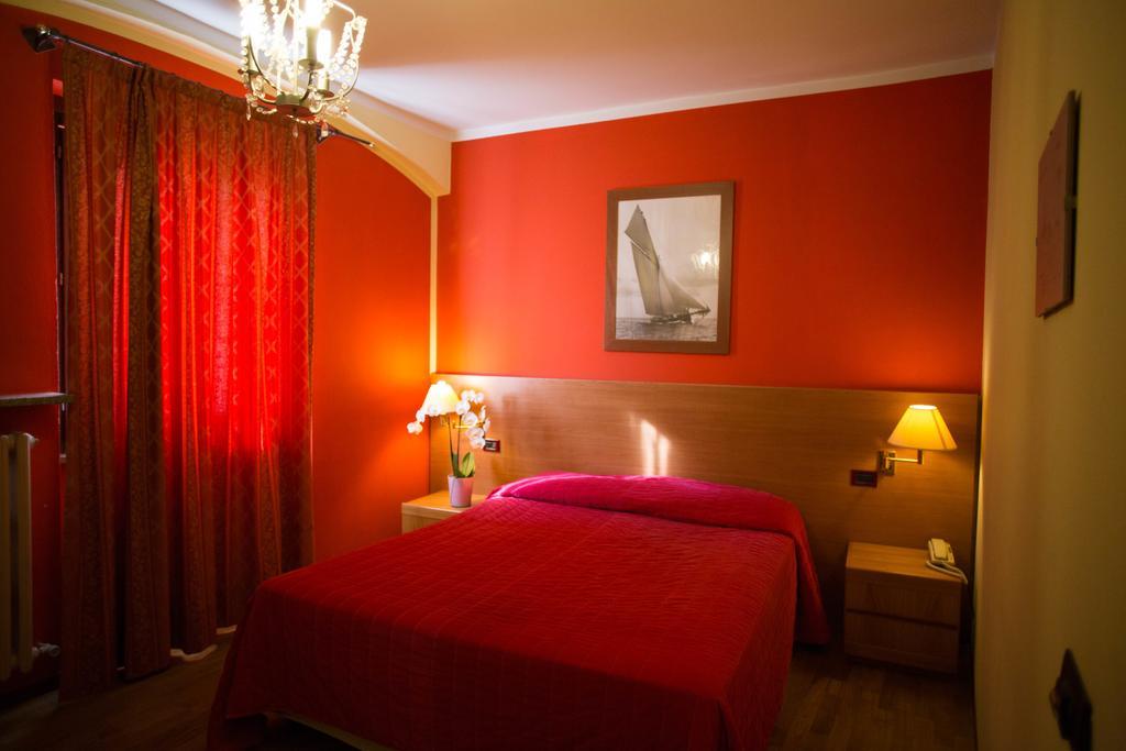 Hotel Ristorante La Perla Varallo Pombia Zewnętrze zdjęcie