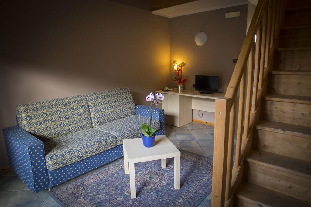 Hotel Ristorante La Perla Varallo Pombia Zewnętrze zdjęcie
