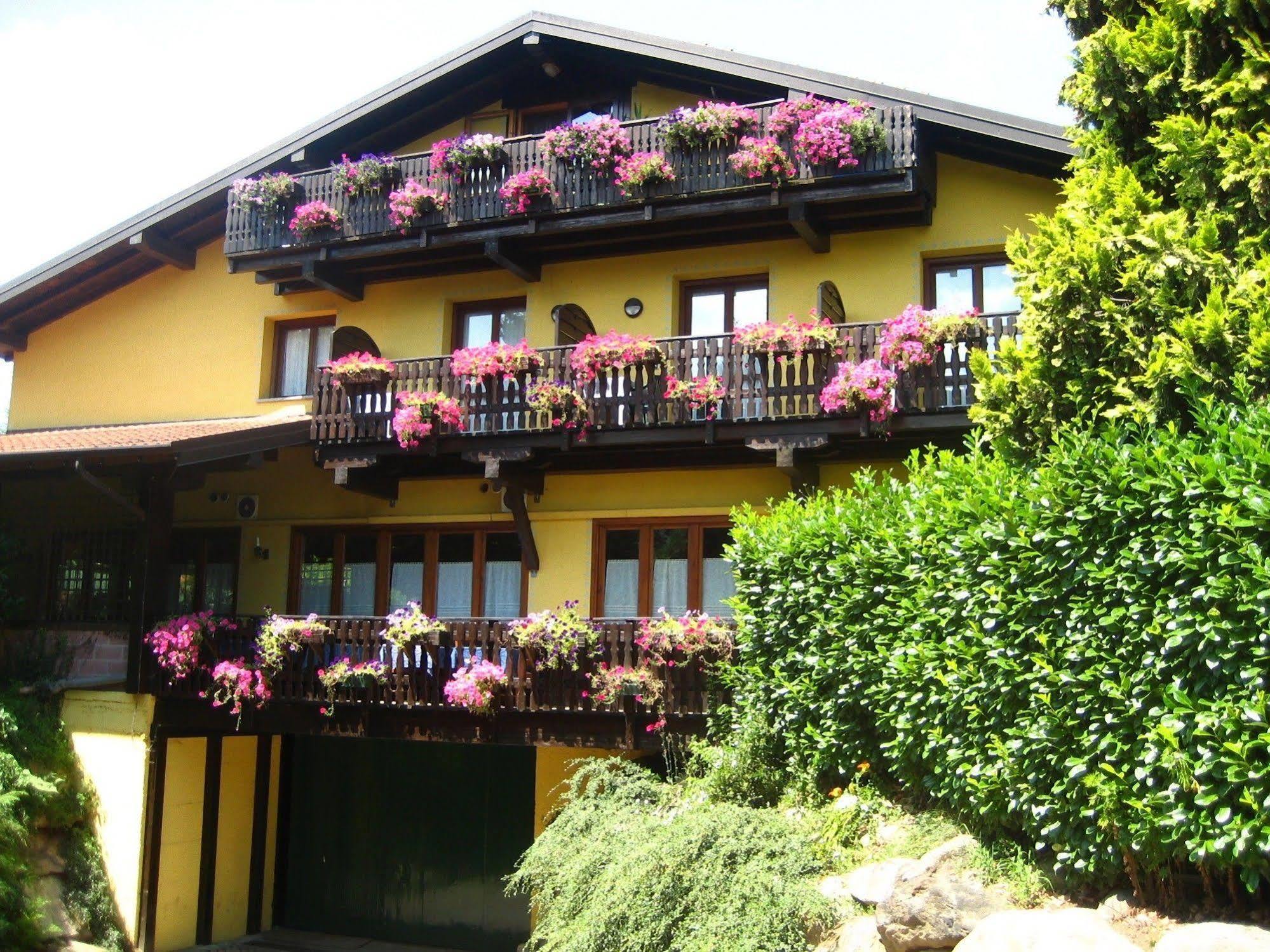 Hotel Ristorante La Perla Varallo Pombia Zewnętrze zdjęcie