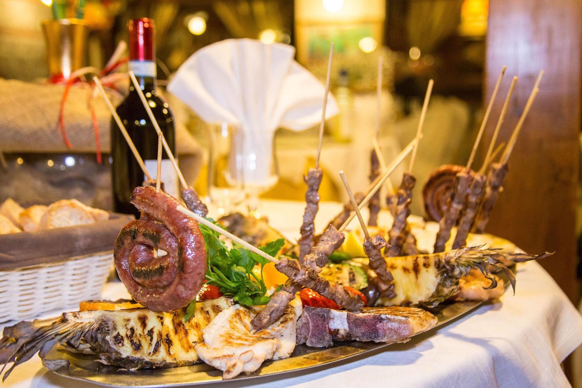 Hotel Ristorante La Perla Varallo Pombia Zewnętrze zdjęcie
