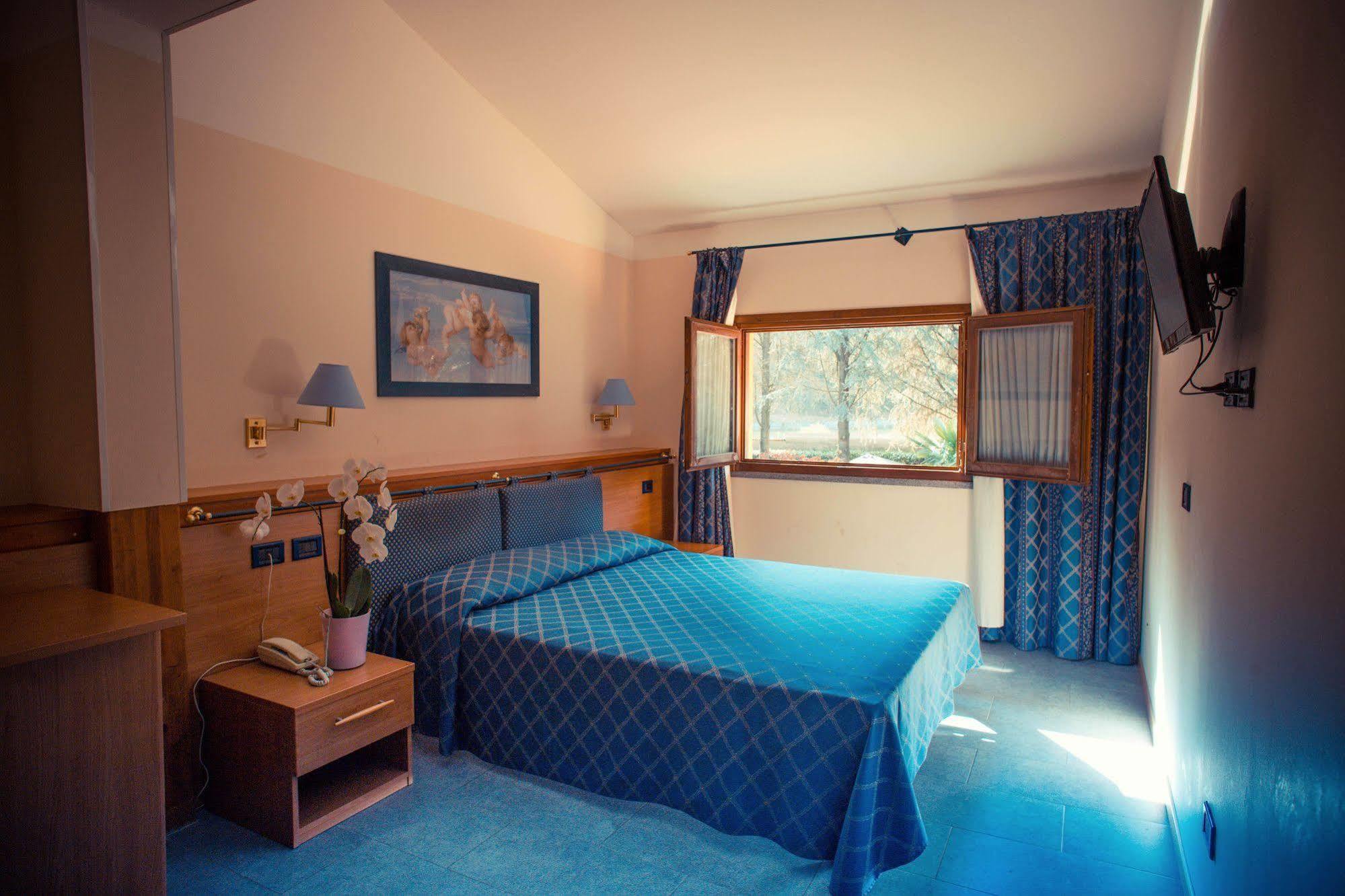 Hotel Ristorante La Perla Varallo Pombia Zewnętrze zdjęcie