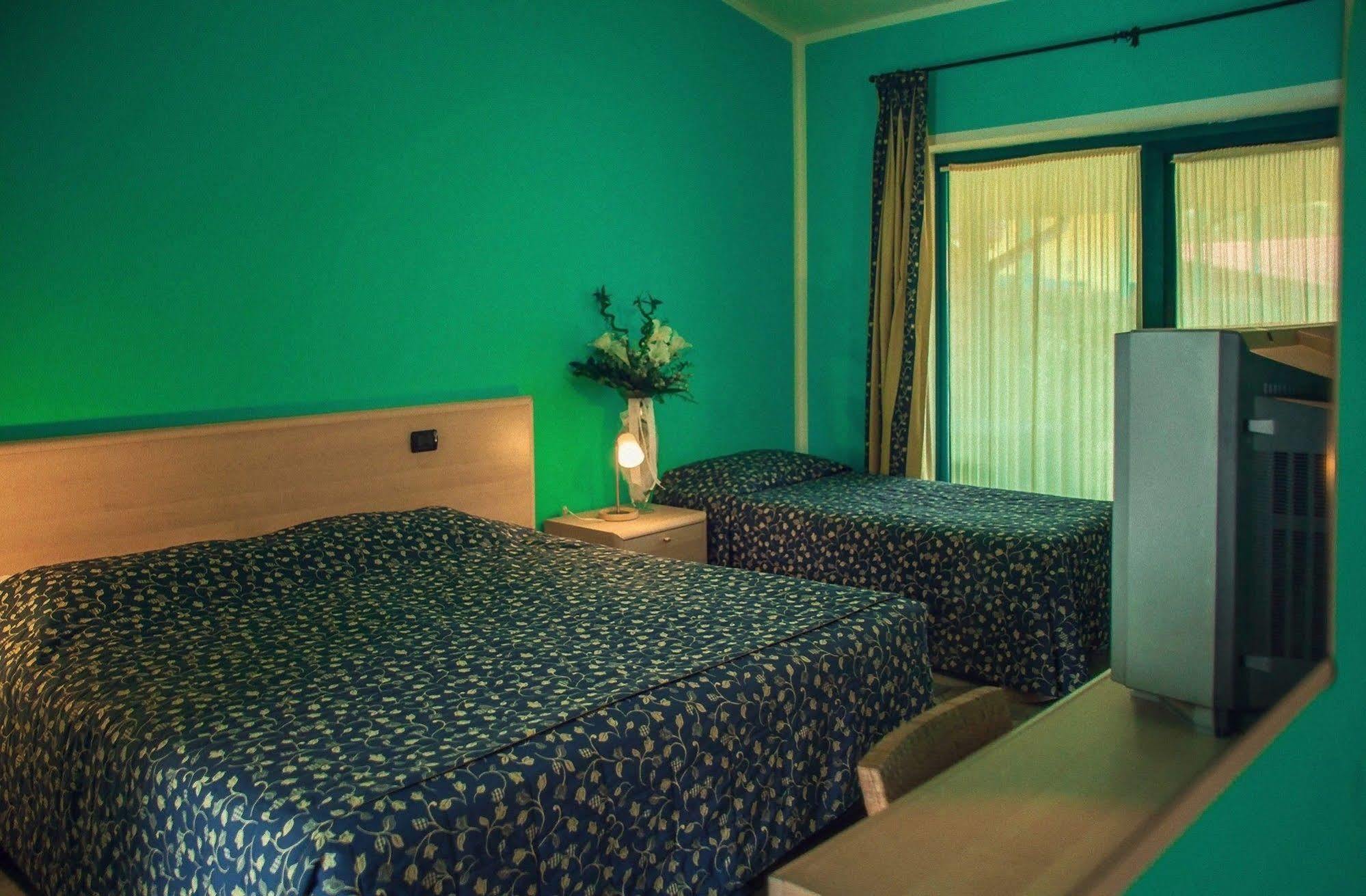 Hotel Ristorante La Perla Varallo Pombia Zewnętrze zdjęcie