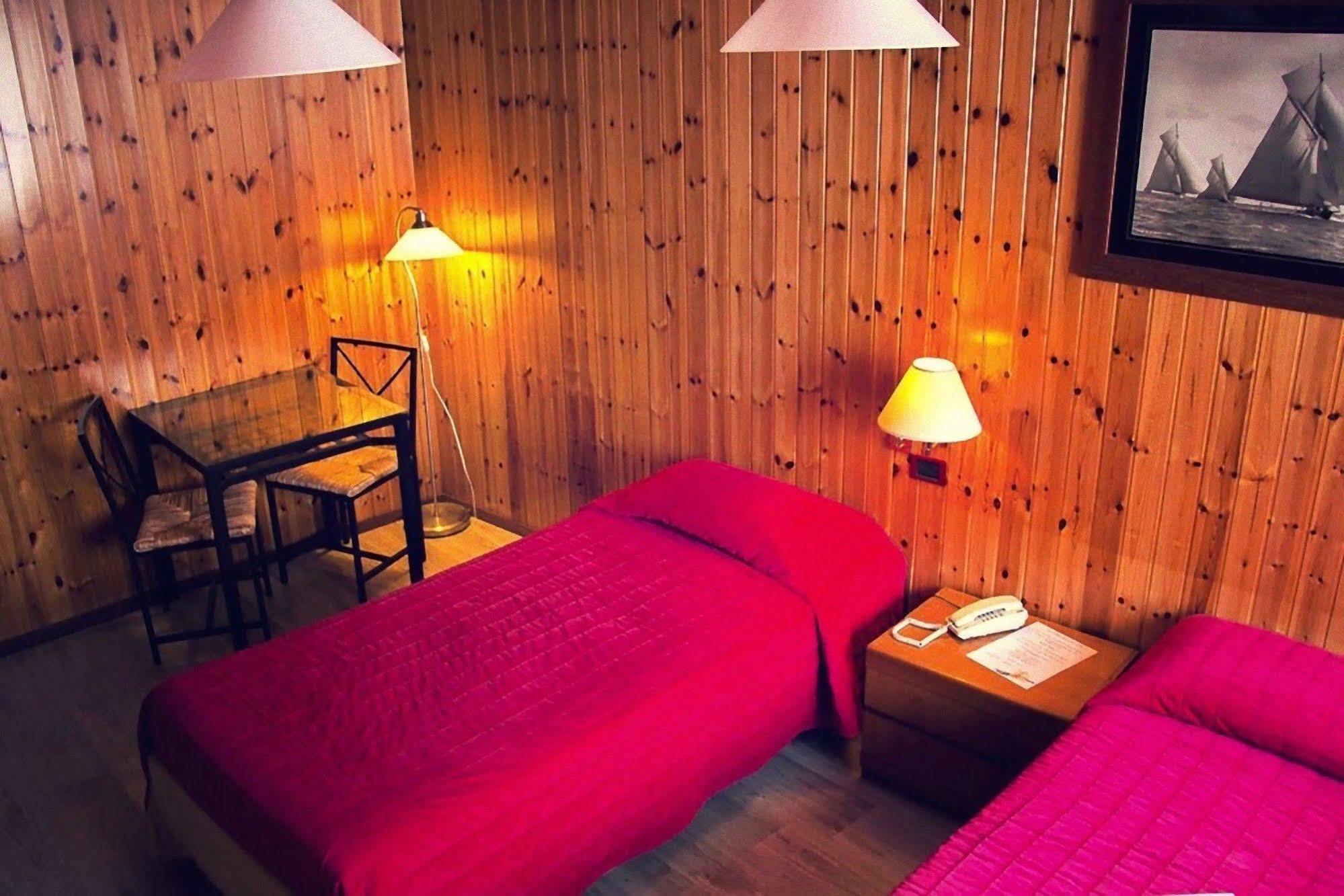 Hotel Ristorante La Perla Varallo Pombia Zewnętrze zdjęcie
