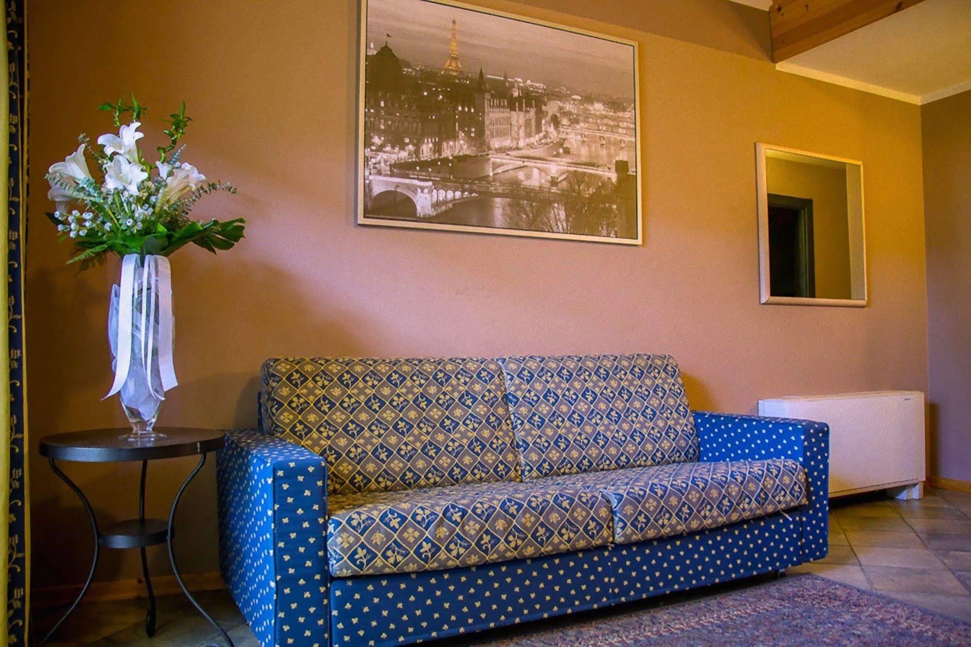 Hotel Ristorante La Perla Varallo Pombia Zewnętrze zdjęcie