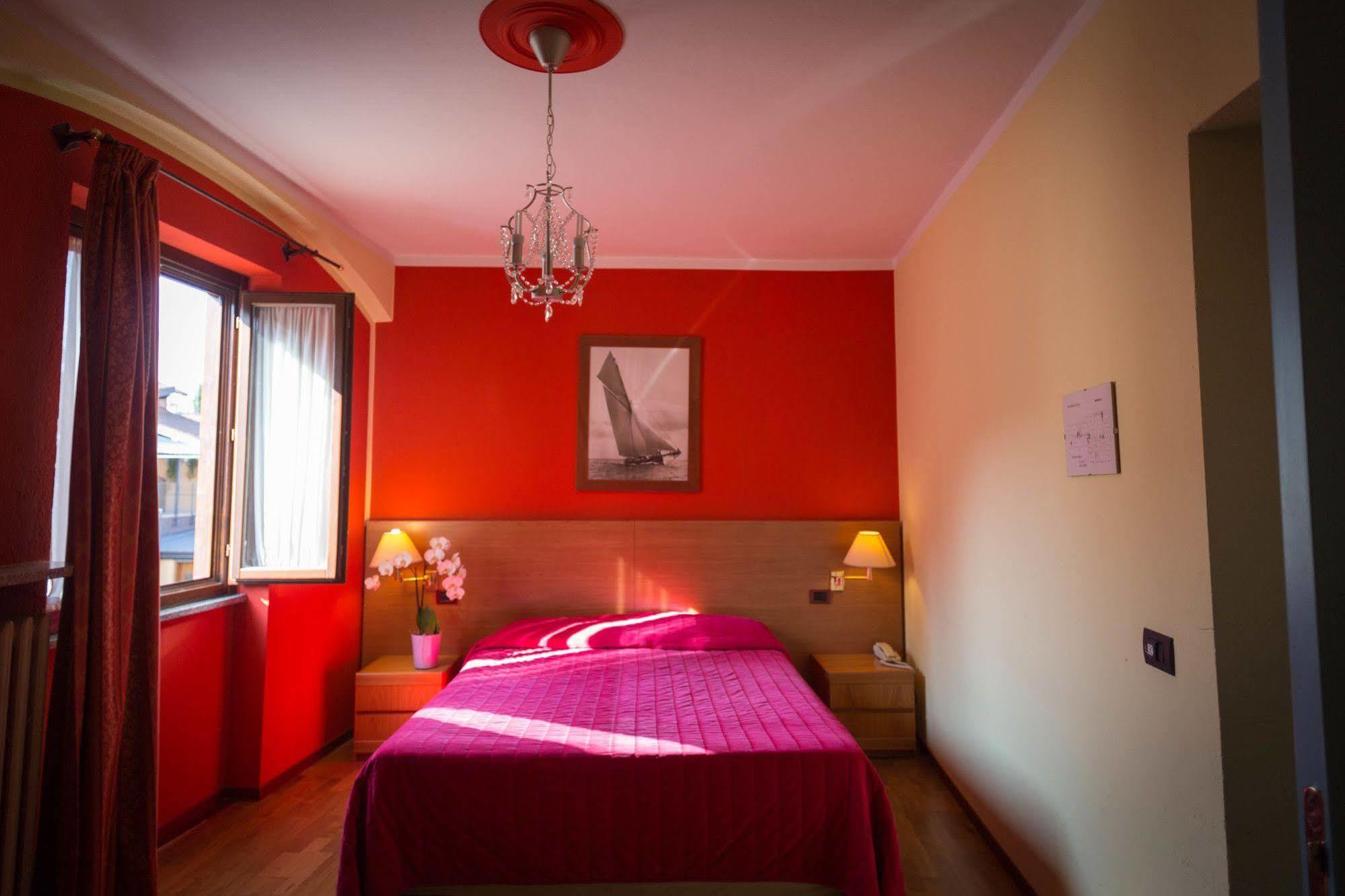 Hotel Ristorante La Perla Varallo Pombia Zewnętrze zdjęcie