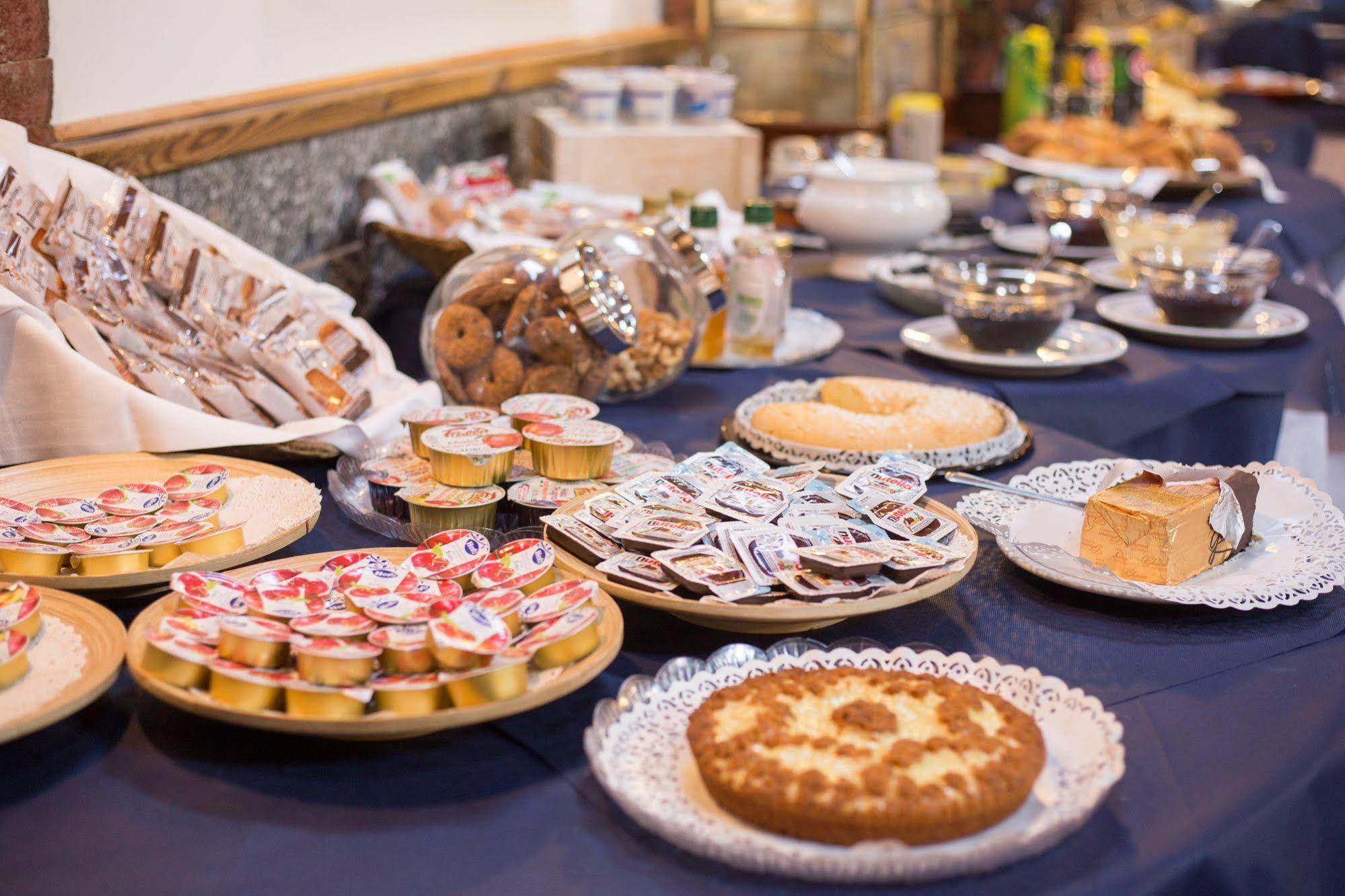 Hotel Ristorante La Perla Varallo Pombia Zewnętrze zdjęcie