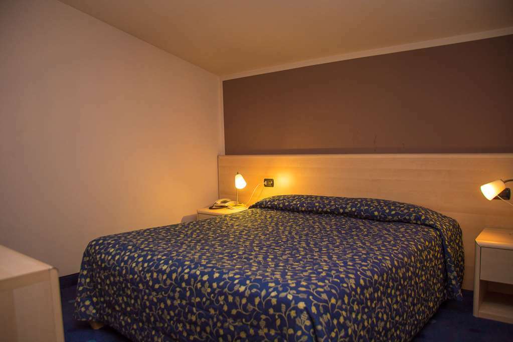Hotel Ristorante La Perla Varallo Pombia Pokój zdjęcie